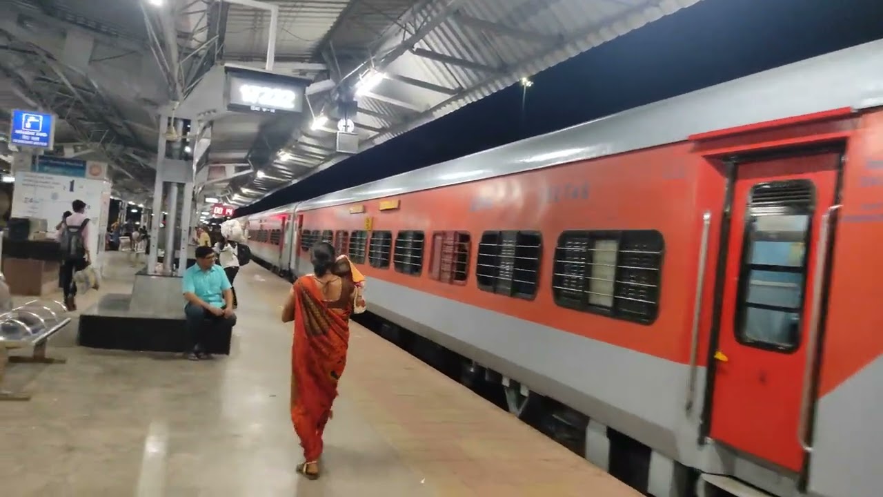 Lokmanya Tilak Terminus Kakinada express Departing with a confusing announcement 🤨🧐