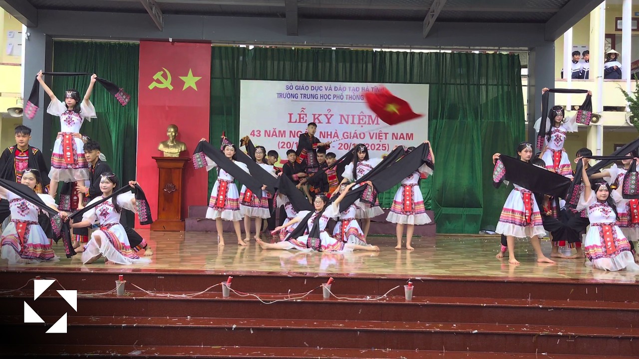 Múa: Để mị nói cho mà nghe, À lôi, Gặp nhau giữa rừng mơ... - Tập thể A10K66 (trường THPT TP)