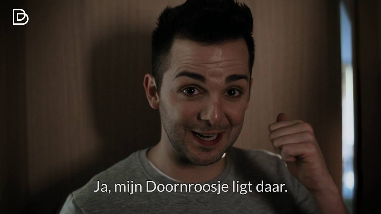 Tinne Oltmans laat zich wakker kussen door Thomas Van Goethem