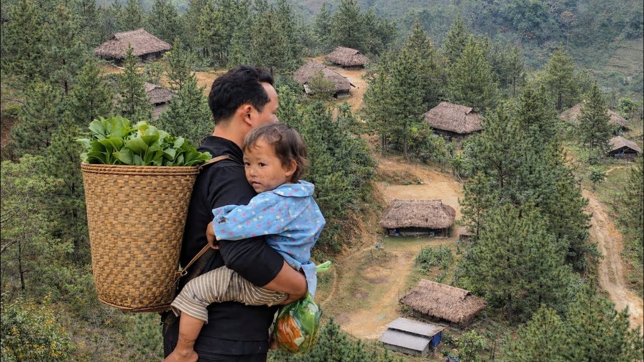 The whole village turned their backs on her - Trieu Vang adopted a 2-year-old girl.