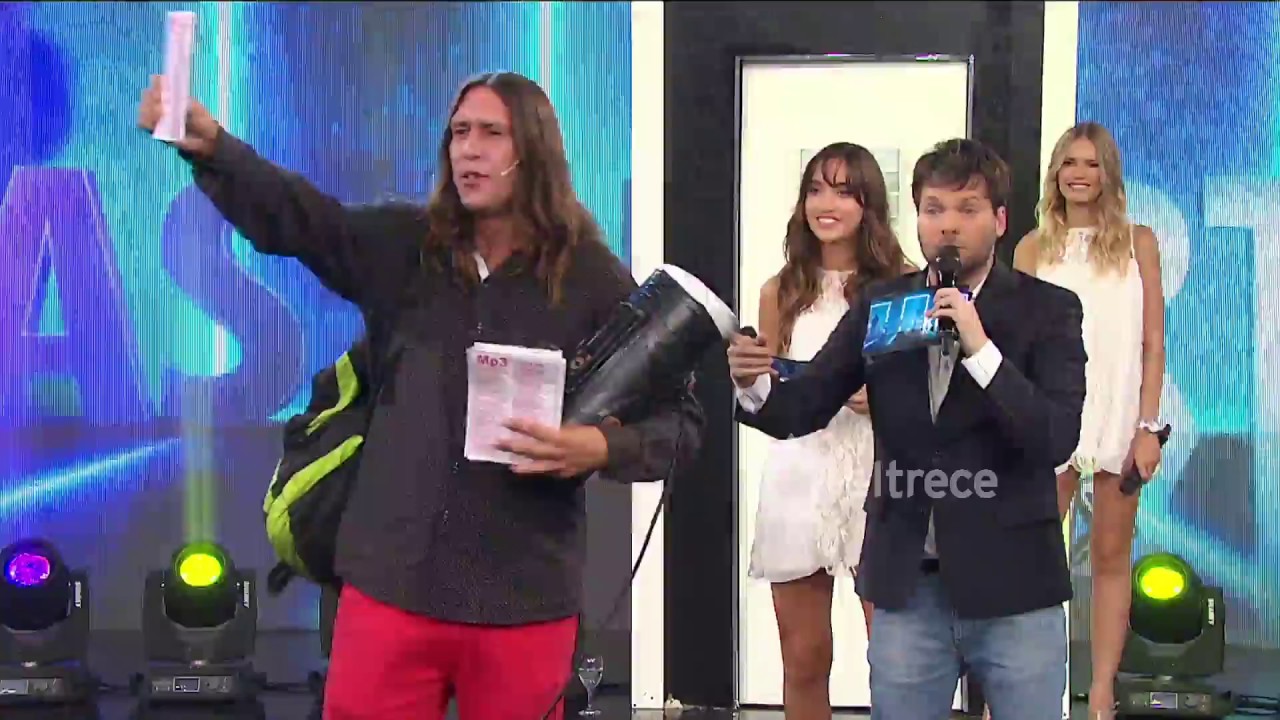 Un vendedor ambulante se puso a vender cds y terminó bailando como Mick Jagger