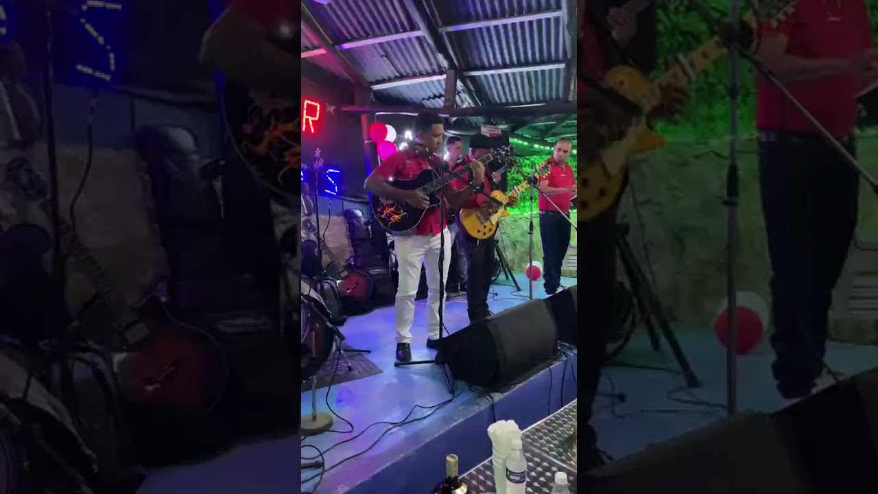 un esto fue parte de la actividad el Sáb San Valentín en parada hermanos tavarez