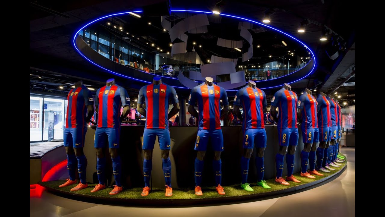 The new shirt has gone on sale at FCBotigues