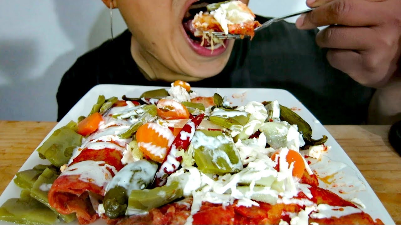 COMIENDO ENCHILADAS QUERETANAS ASMR MUKBANG