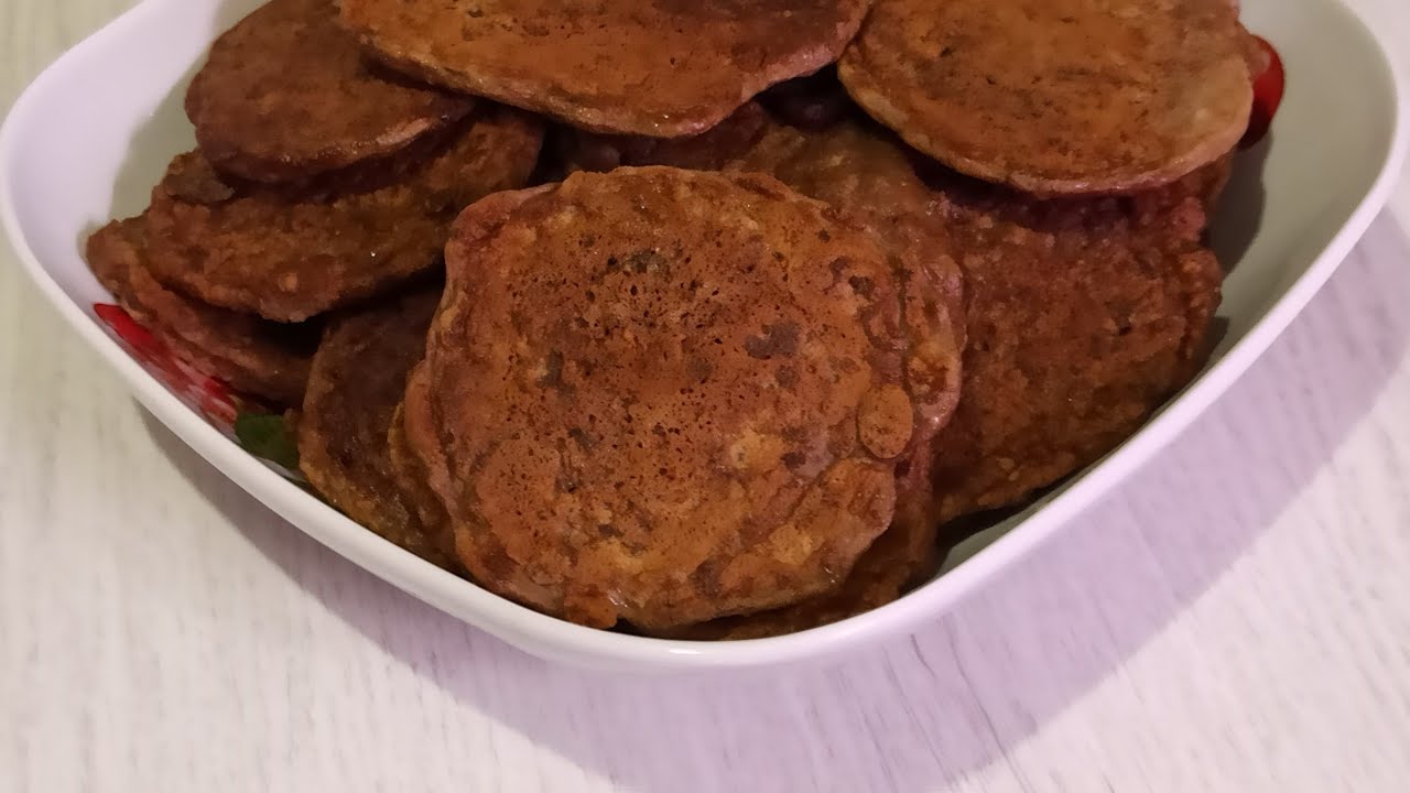 Рецепт: Печеночные оладьи очень нежные вкусные и полезные. Готовятся легко и просто.