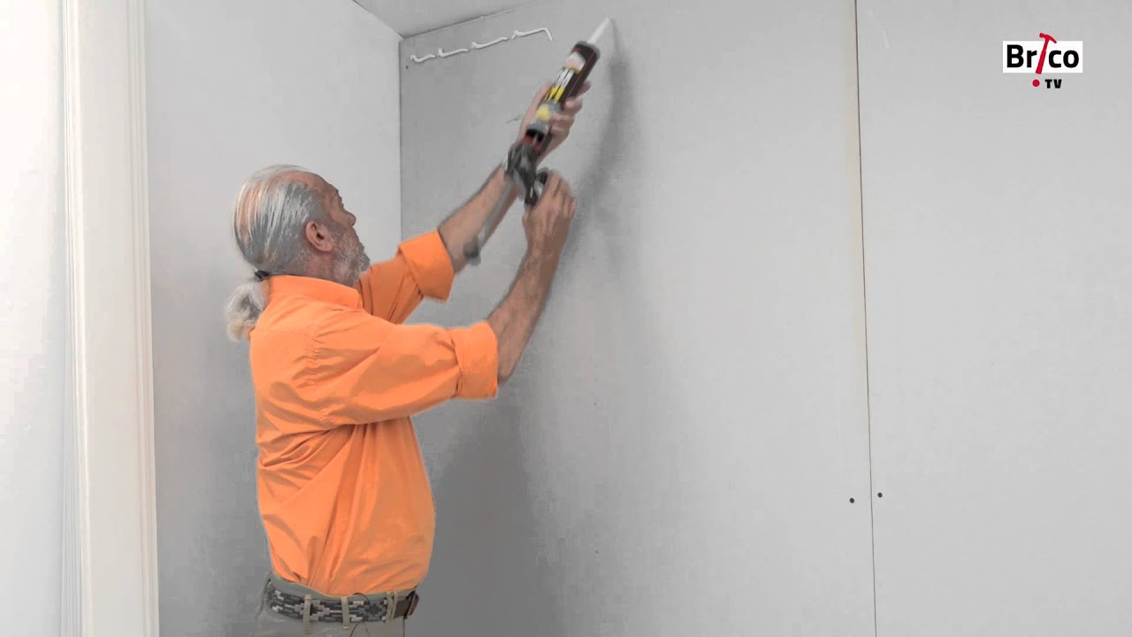 Coller du lambris PVC au mur