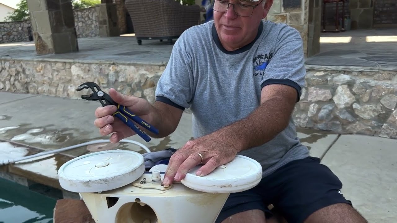 Polaris 280 cleaner #002; not moving; jammed wheel