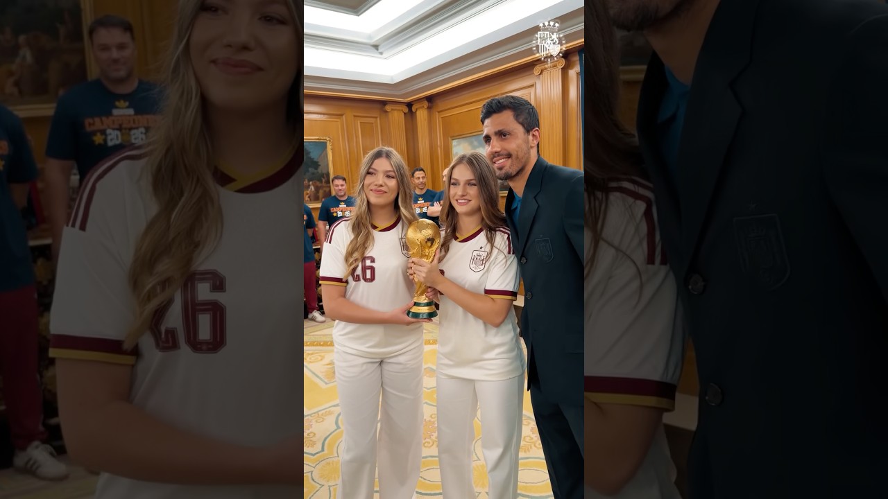 Los Reyes, la Princesa de Asturias y la Infanta Sof&iacute;a reciben a la selecci&oacute;n tras ganar el Mundial