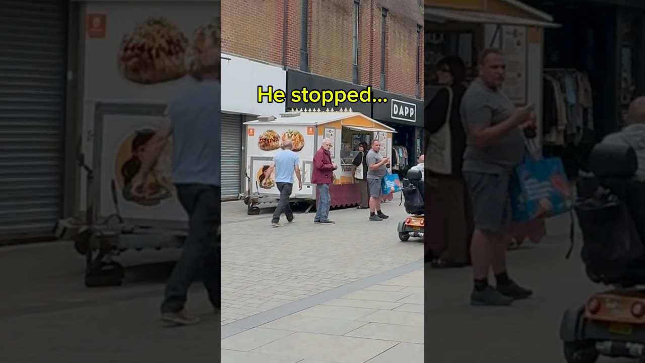 The way he stood there 😩💔 #singing #singer #public #reaction #nostalgia #alexwarren #ordinary