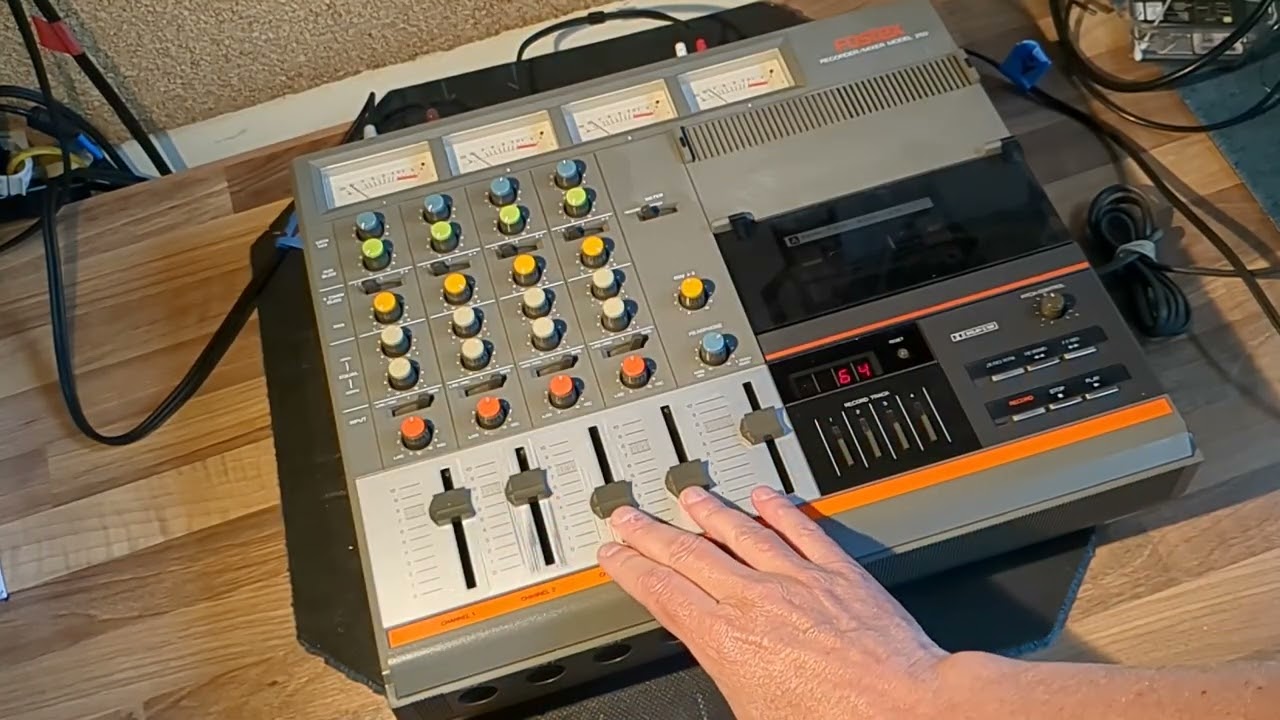 Short demonstration Fostex 250 multitrack 4tr recorder/mixer