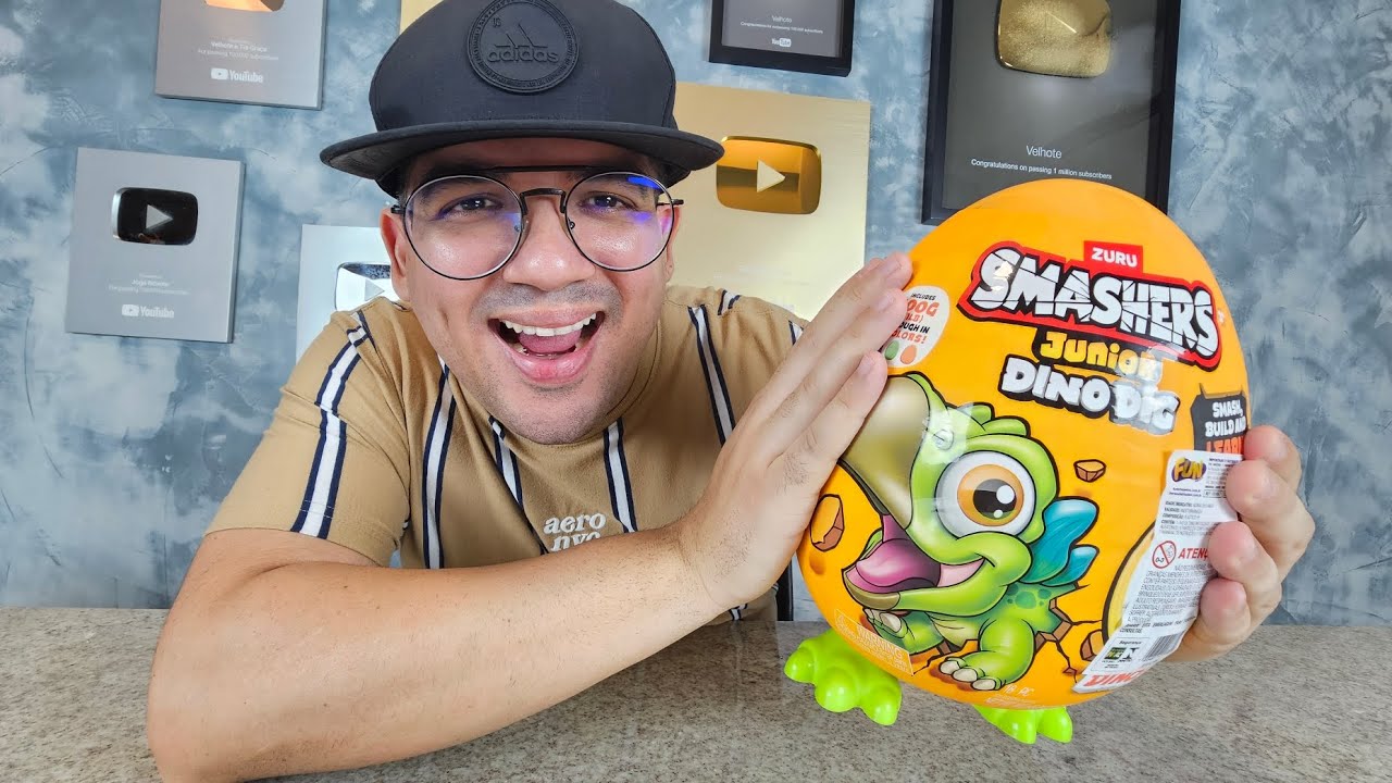 ABRINDO UM OVO DE FILHOTE GIGANTE DE DINOSSAURO!