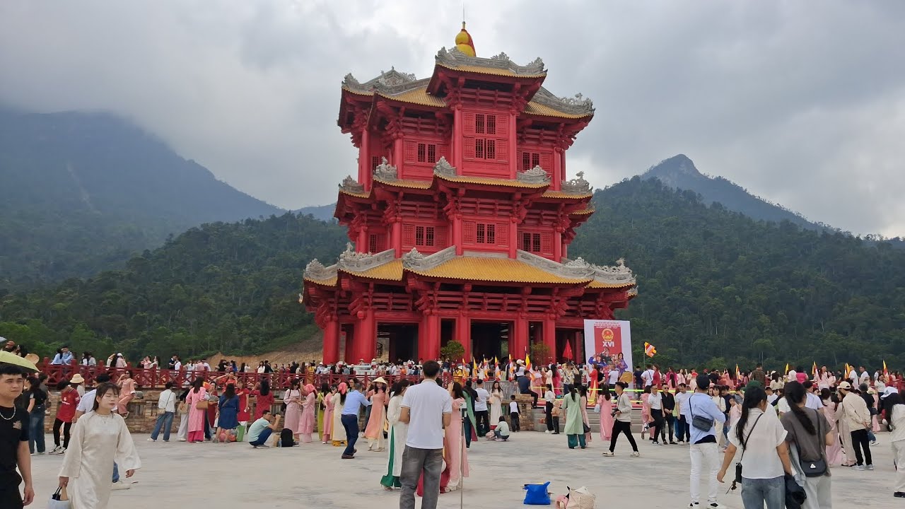 Du xuân Tây Yên Tử Bắc Giang