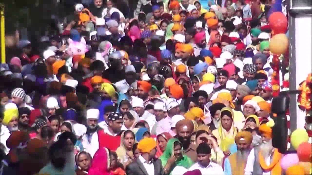 Festa di Primavera, il coloratissimo corteo Sikh a Cremona