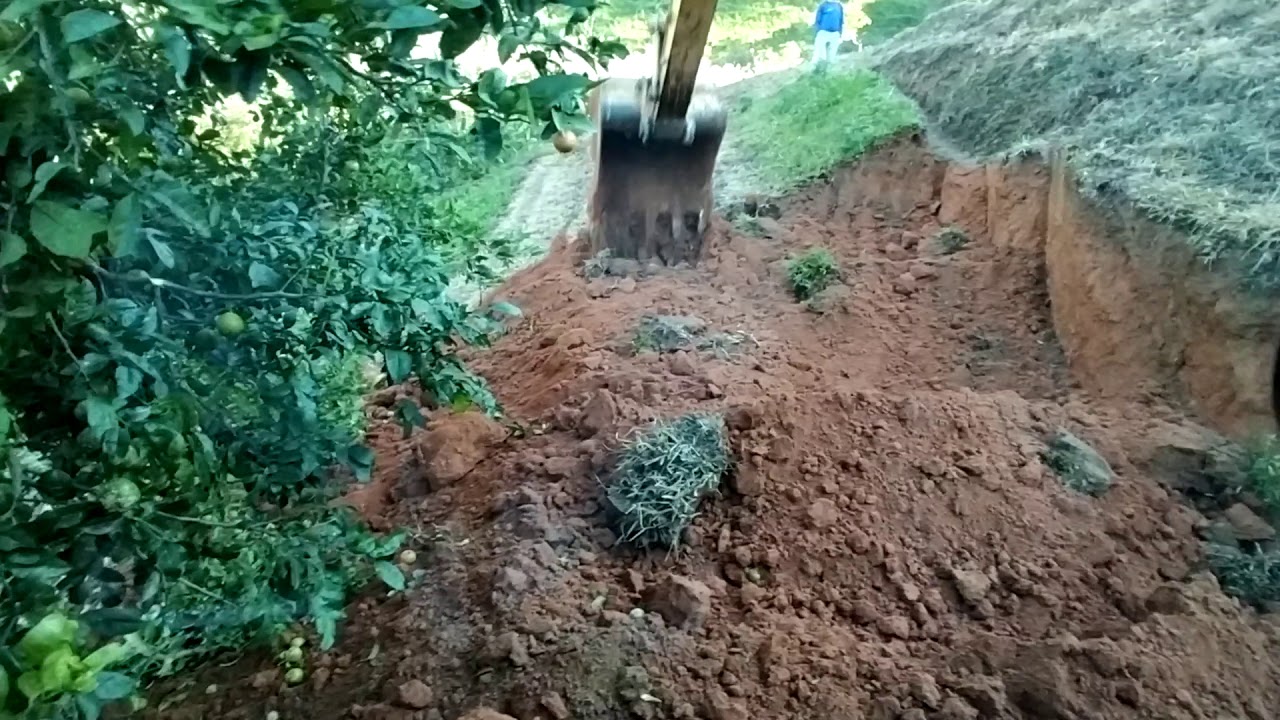 Escavadeira hidráulica CAT 312D operador GALEGO CAPIXABA fazendo estrada ...👏🤭😁☺️