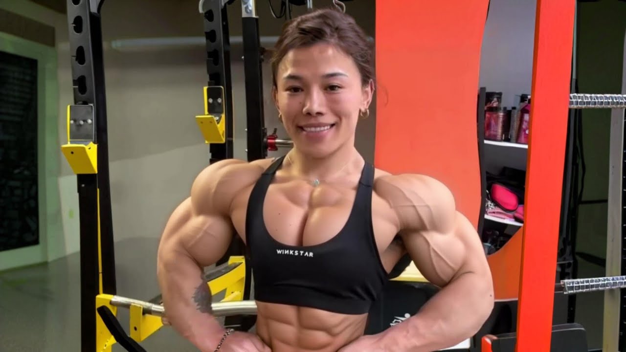 Профессиональный бодибилдер IFBB азиатской внешности Вэньцзи