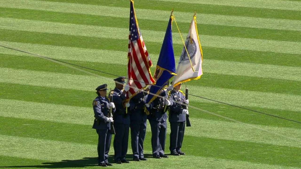 CLE@MIN: Twins honor 9/11 with pregame tribute