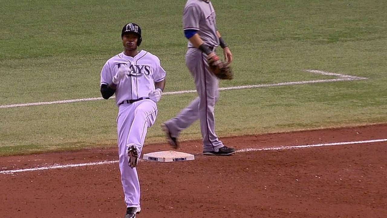 TEX@TB: Beckham tallies first career hit in MLB debut