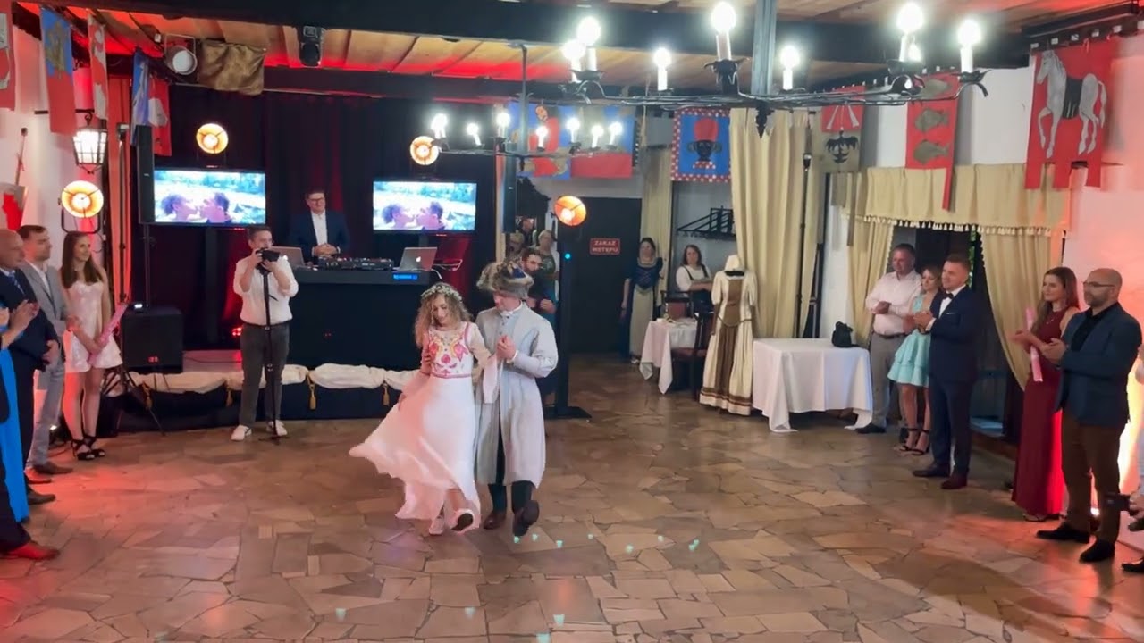 Pierwszy taniec na Zamku Rycerskim w Sobkowie. First dance. Tanciec Eleny-Michał Lorenc. Folk style!
