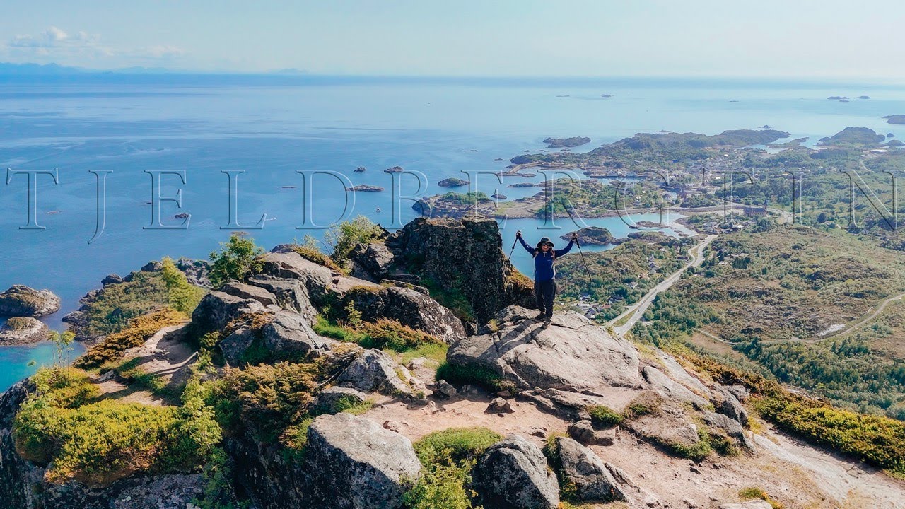 TJELDBERGTIND  ||   A Norwegian short hike with a magnificent view of Solvaer, Lofoten Islands.