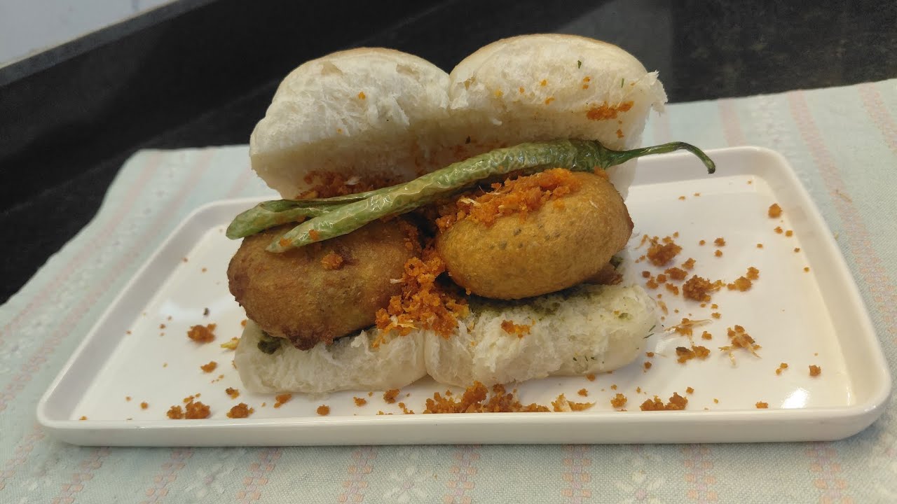 🥰Sunday special मुंबई वडापाव with सुखी चटनी😍