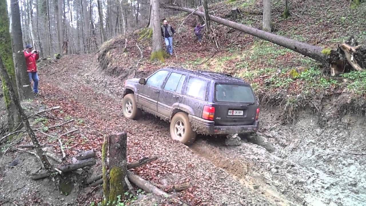 Jeep grand cherokee 5.9 offroad in mud 3