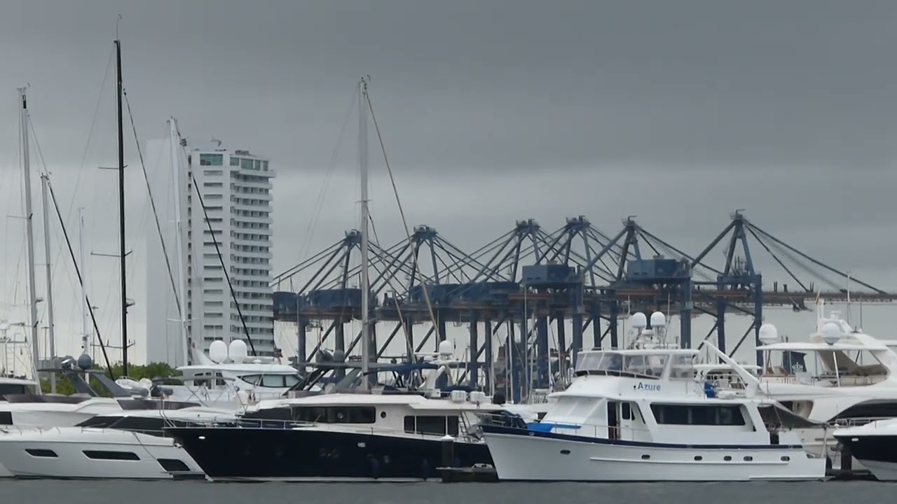 Colombia 2025 - Ausfahrt aus dem CityHafen Cartagena Salida desde el puerto turístico de Cartagena.