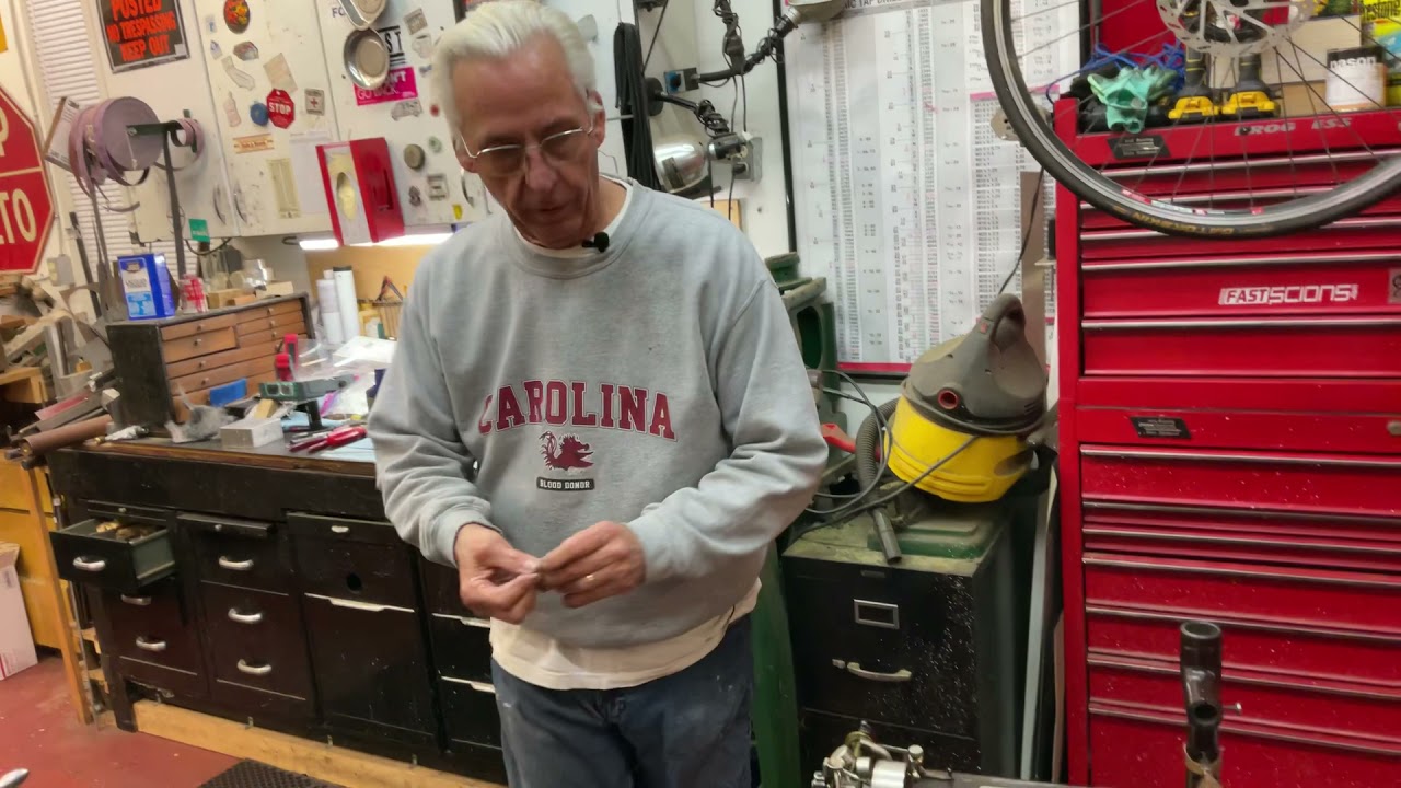 867.  How to oil and operate an Edison Opera phonograph
