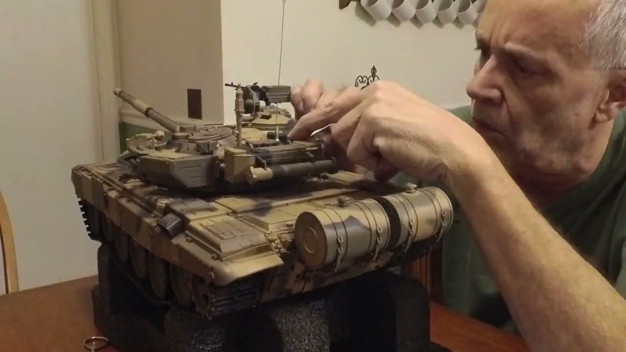 Heng Long Soviet T-90 1:16 Scale Main Battle Tank, Speed Assembly, Review and Outside Run