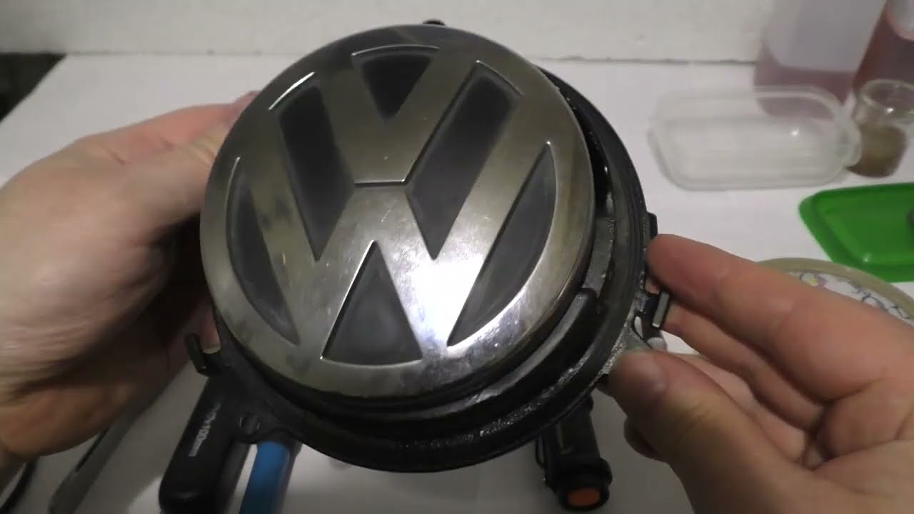 Ремонт ручки богажника Golf 5,  Golf plus, Golf 6/ без разбора. volkswagen trunk handle