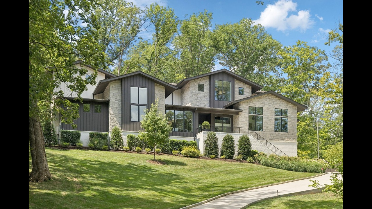 What does a home on 2 acres in Nashville look like? 6523 Currywood Dr Nashville, TN 37205