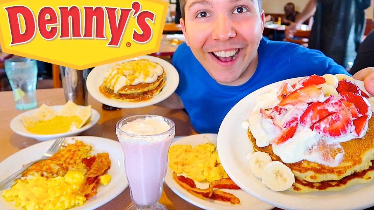 Яйца, бекон, картофельные оладьи и блины • Denny's • MUKBANG