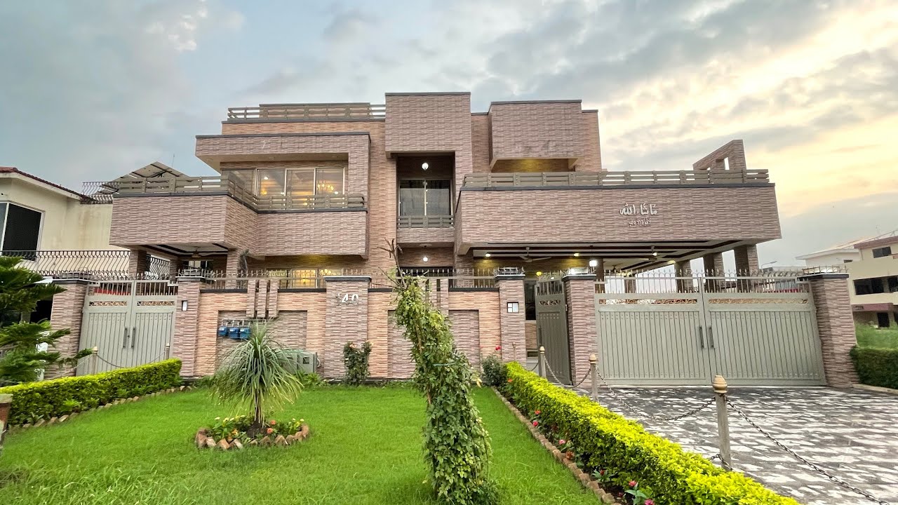 1.5 Kanal Beautiful House For Sale in G-13 Islamabad