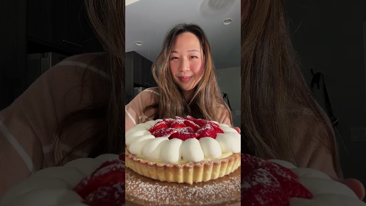 i made a strawberry custard tart 🍓