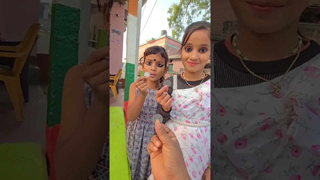Aatika aur usi dost ke hath me ruppes hai dono kur kure lane jaa raha hai