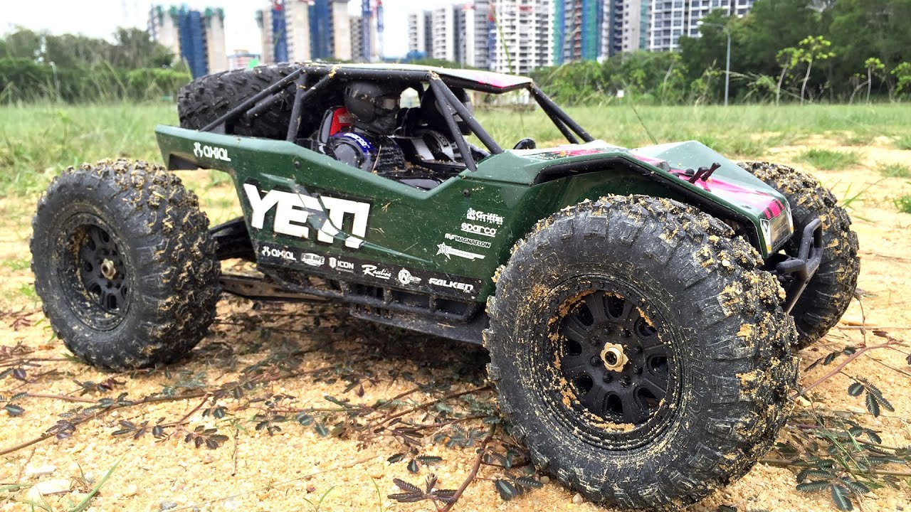 Axial Yeti XL Day Lapse Assembly, Test Run, and First Jump - The Green Man