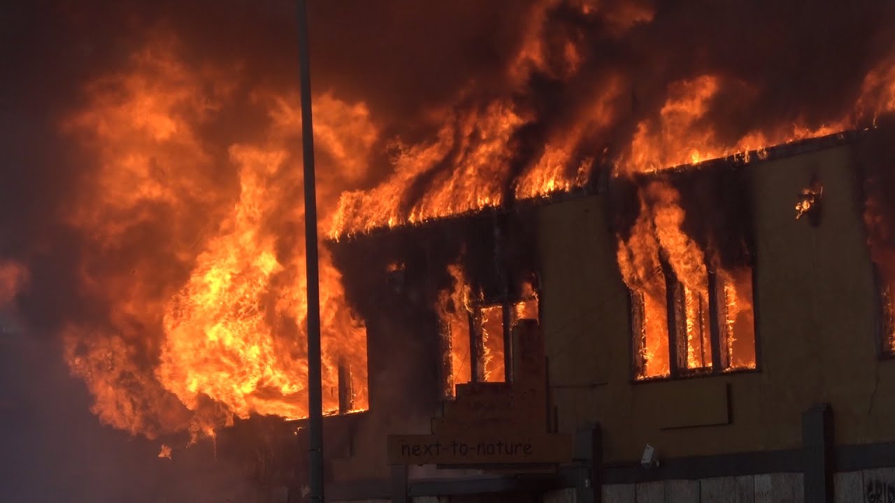 *Pre-Arrival* RAW: 4th of July Tacoma 2 Alarm Commercial Fire