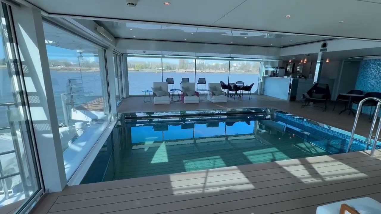 Emerald Destiny - Emerald Cruises - Infinity Pool