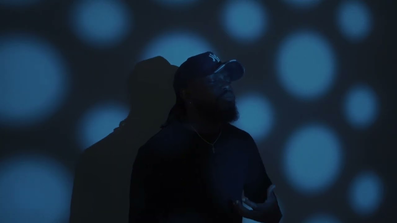 Isy M - Mundos Distintos 🌍 ( Video Oficial)