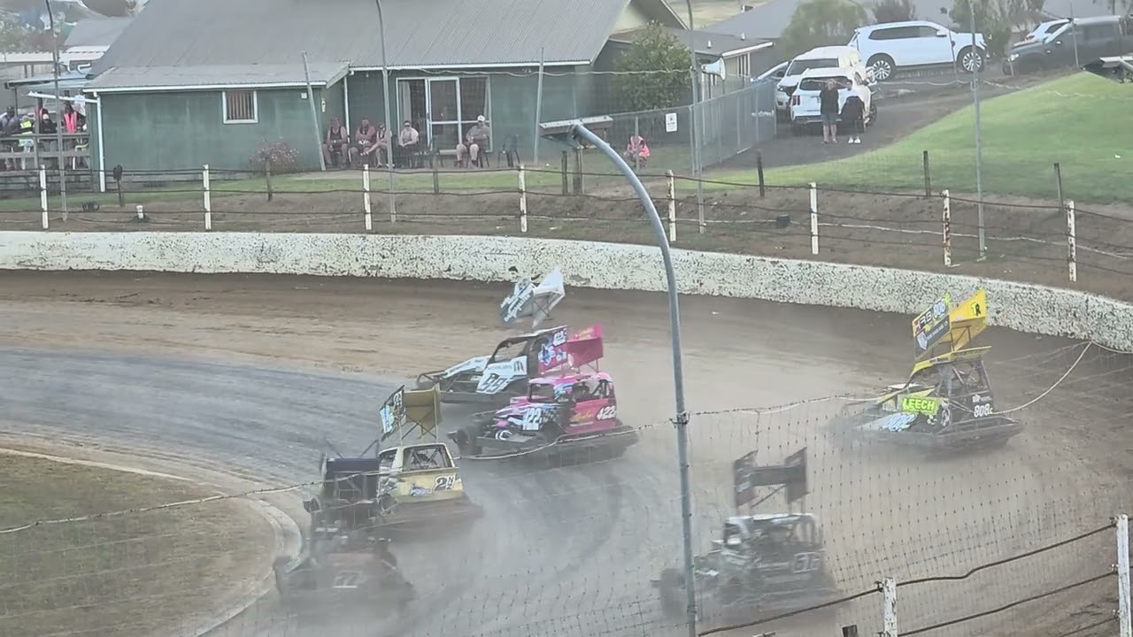 North Island Superstock Champs Heat Two McDonalds Kihikihi Speedway 13.12.25 
