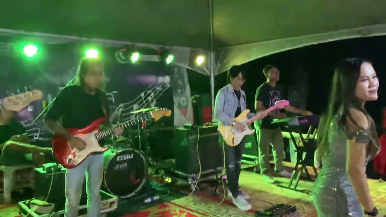 5 menit lagi cover live in kpg temaga melayu sematan ....