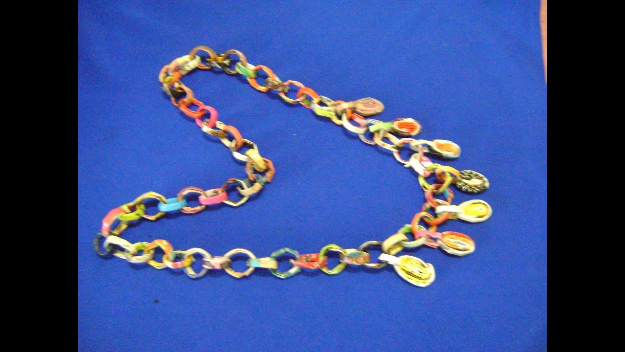 Collar con hojas de revista / Necklace with leaves Magazine