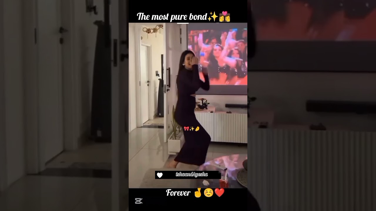 Isha and Ayesha dance on Ghaghra song ❤️ #youtubeshorts #viralshorts #dance #ishamalviya #ayeshakhan