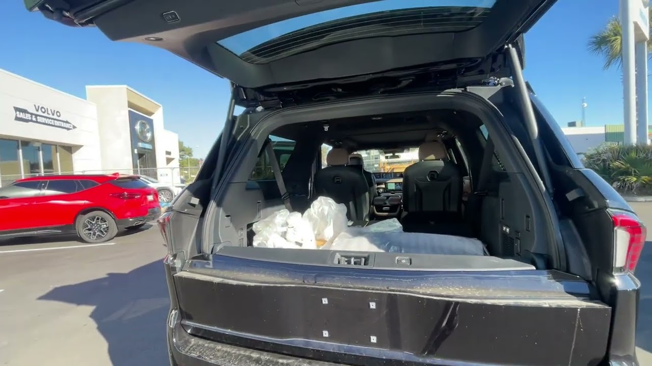 The new Lincoln navigator black label long version ￼
