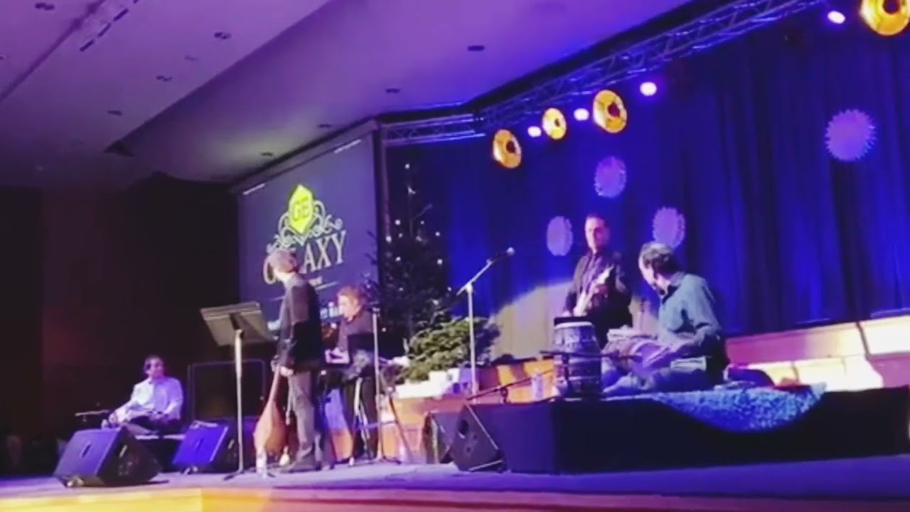 آهنگ از زنده یاد احمد ظاهر از حنجره رسایی داوود سرخوش.