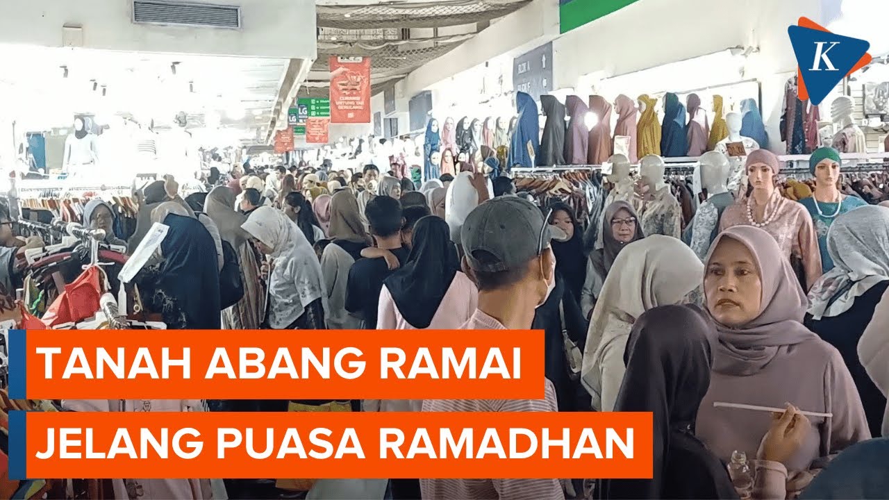 Pasar Tanah Abang Dipadati Pengunjung Jelang Puasa Ramadhan 2025