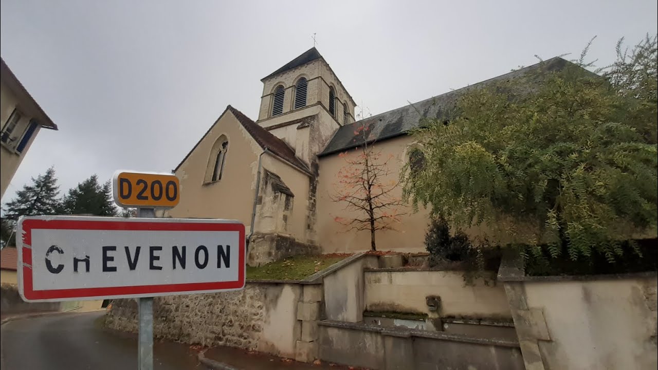 Chevenon (FR-58), La cloche de l'Église Saint Martin (l'angelus) | Vidéo de l'exterieur