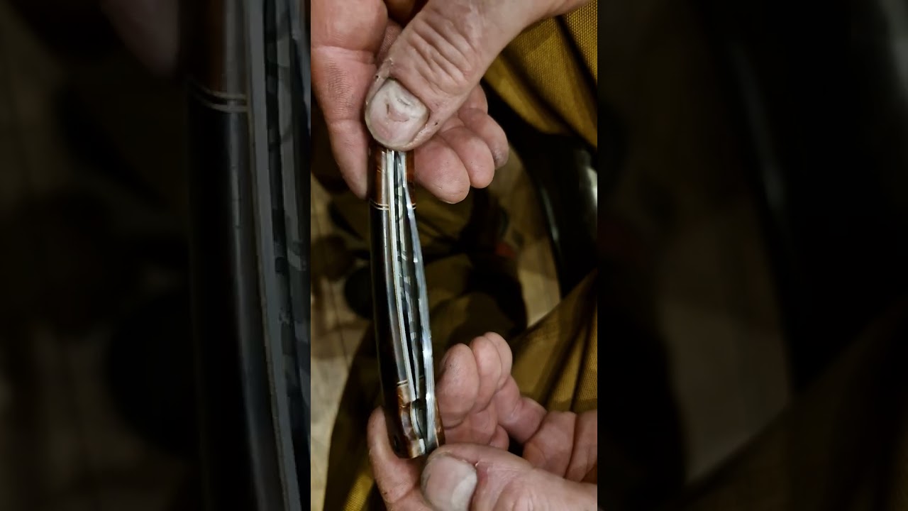 Couteau de collection Toltek en damas et multi bois pr&eacute;cieux fa&ccedil;on BST Artisan Bois coutelier d'art