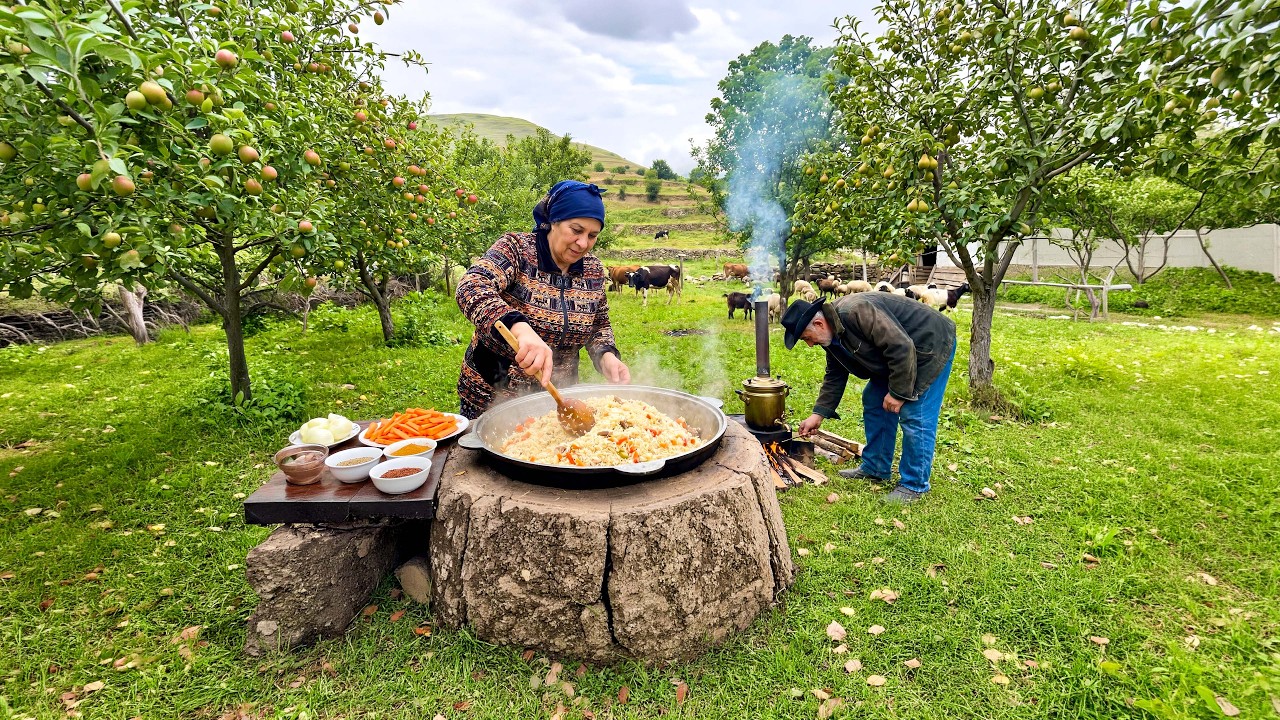 От гор до стола | Бабушка готовит Lavangi Pilaf | Деревенская жизнь веселой пожилой пары