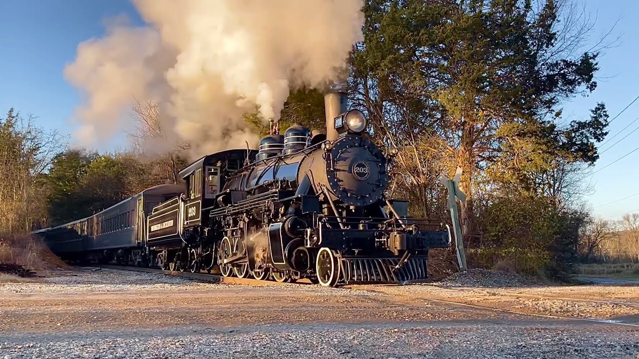 Steam Engine In Action! Chasing the Knoxville & Holston River Christmas Train!