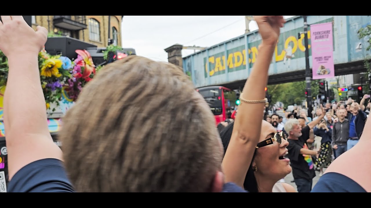 OASIS *** CAMDEN LOCK Summer 2024 *** London Street Celebration *** Don't look back in Anger ***